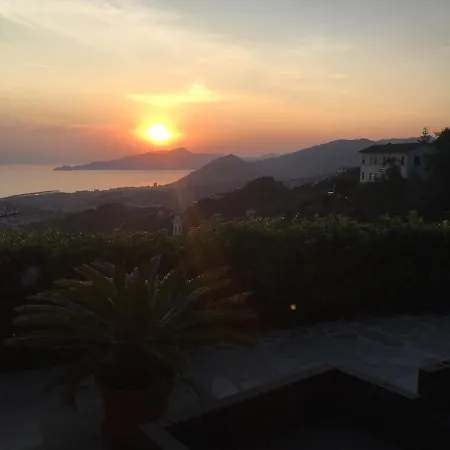 Roseto Con Vista Cogorno